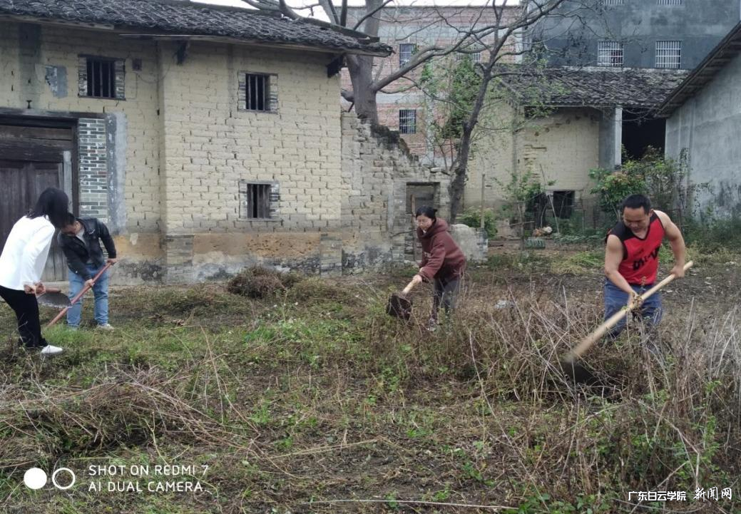 【百千万工程】万马奔腾实践团到罗定市罗镜镇大平岗村开展活动-参与公益活动.png