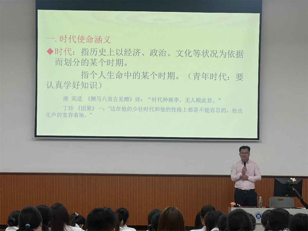 应用经济学院举行第53期中级党课专题培训-书记第一讲.png