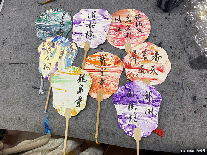 实践团成员手工制作的“南联系列”非遗漆扇1.png