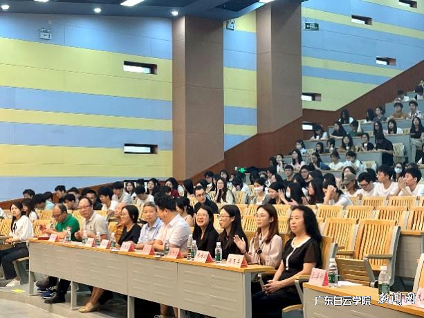 应用经济学院召开 2021 级企业实践教学培训大会-大会现场.png