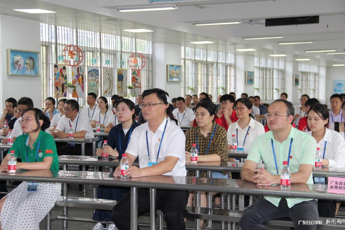应用经济学院开展“党纪铭记心,警示促前行”主题党日活动-现场.png