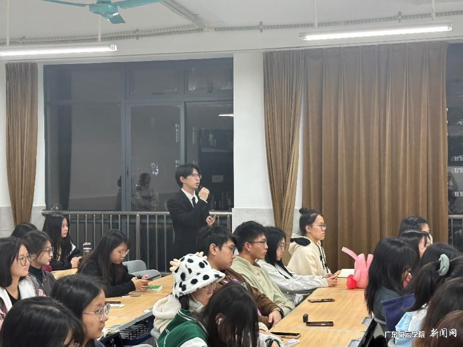 应用经济学院开展“就业传帮带 •师兄面对面”主题团日活动暨大学生成长沙龙活动-互动环节.png