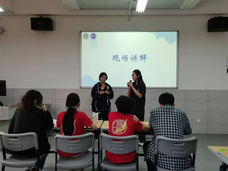 现场讲解.png