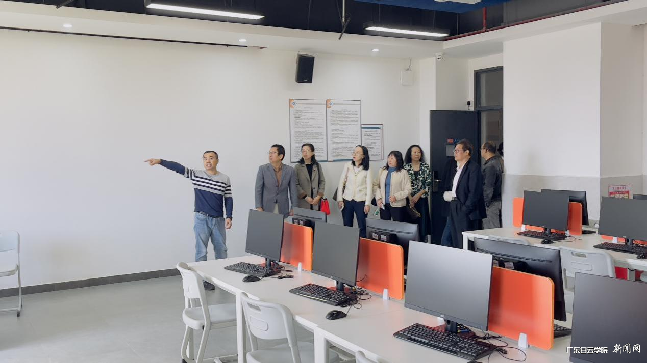 西安欧亚学院金融与数据科学学院申雅琛副院长一行来校交流-参观2.png