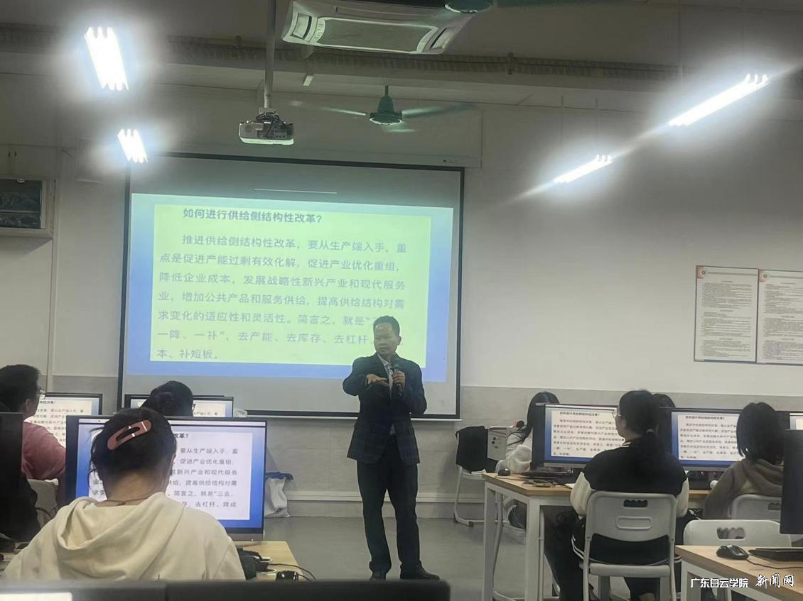 应用经济学院企业兼职教师走进课堂,联动育人,推出新招-解答学生问题.png